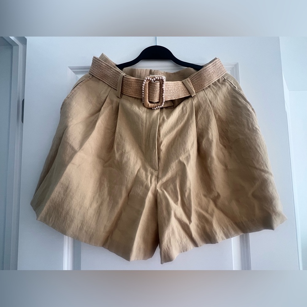 H&M Beige Women's Shorts with Decorative Belt